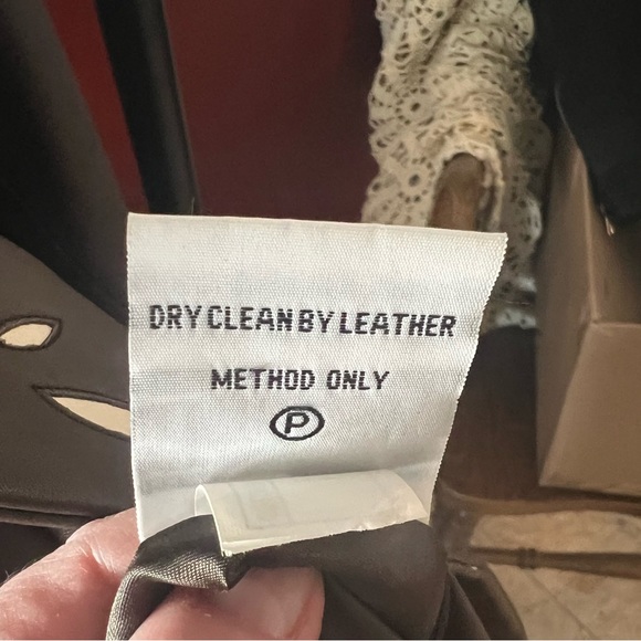 Brown Leather jacket by Pamela McCoy Collections. Women’s sz M. - Picture 10 of 16